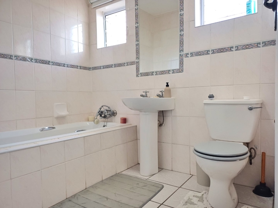 2 Bedroom Property for Sale in Hartenbos Heuwels Western Cape